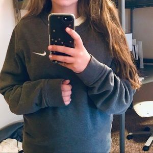 SUPER CUTE VINTAGE GRAY NIKE CREWNECK GREAT COND.